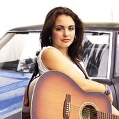 Aselin Debison - List pictures