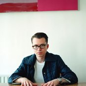 Tom Vek - List pictures