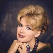 Connie Stevens - List pictures
