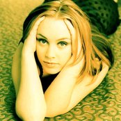 Tara Maclean - List pictures