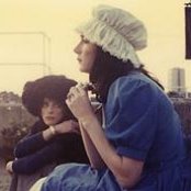 Deux Filles - List pictures