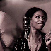 Nia Andrews - List pictures