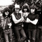 Ac/dc - List pictures