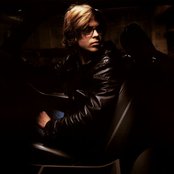 Tom Vek - List pictures