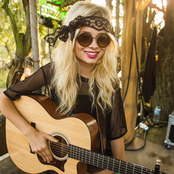 Nina Nesbitt - List pictures