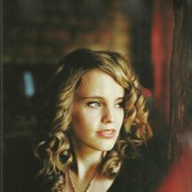 Anna Calvi - List pictures