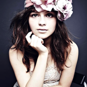 Gabrielle Aplin - List pictures