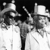 Cartola - List pictures