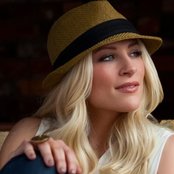 Dara Maclean - List pictures