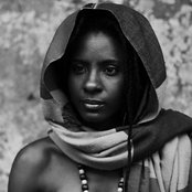 Jah9 - List pictures