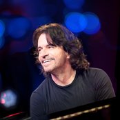 Yanni - List pictures