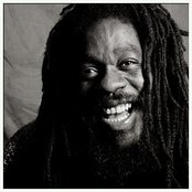 Dennis Brown - List pictures