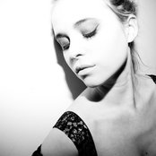 Kyla La Grange - List pictures