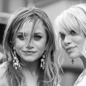 Mary-kate And Ashley Olsen - List pictures