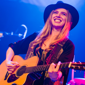 Zz Ward - List pictures