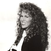 Victoria Shaw - List pictures