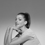 Anne Hathaway - List pictures